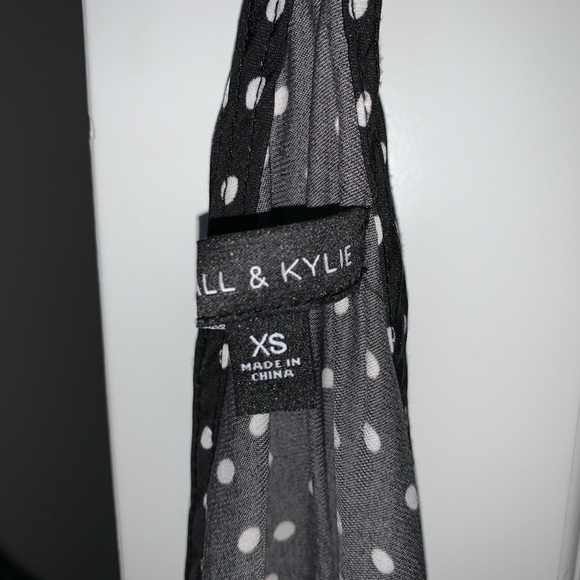 Kendall and Kylie Tank - Picture 2 of 2